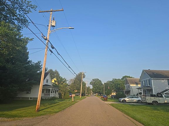 4th image of 414 E Prairie St