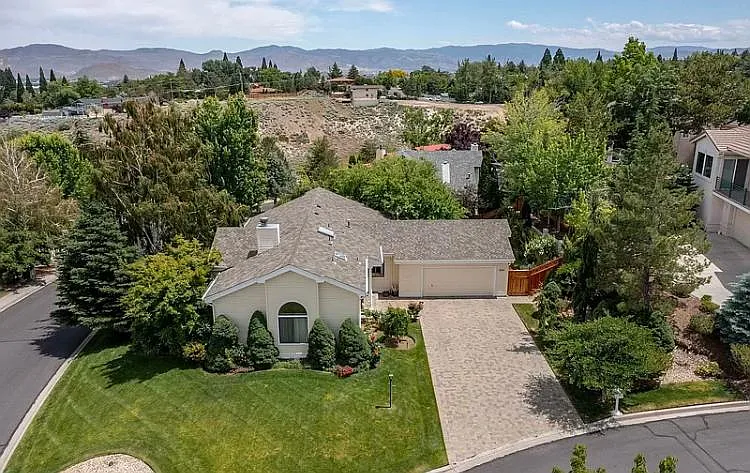 1500 Kestrel Ct — Photo 2