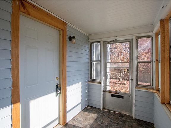 2nd image of 606 W 1st Ave