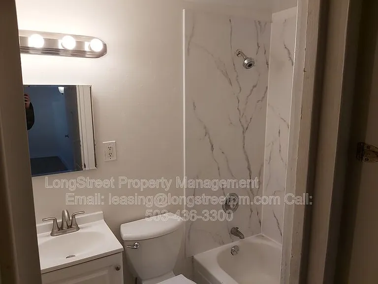 350 SE Lilly Ave #3 — Photo 8