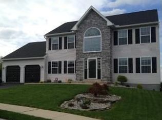 418 Longview Dr, Sinking Spring, PA 19608