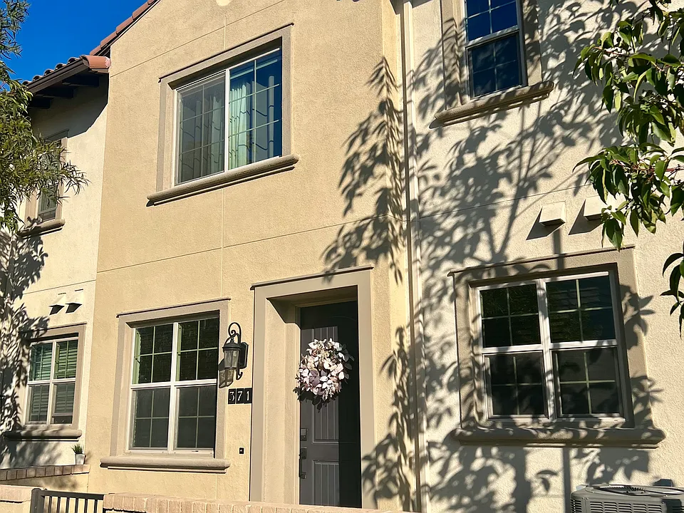 371 Sunrise Ln