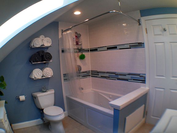 Jacuzzi tub!