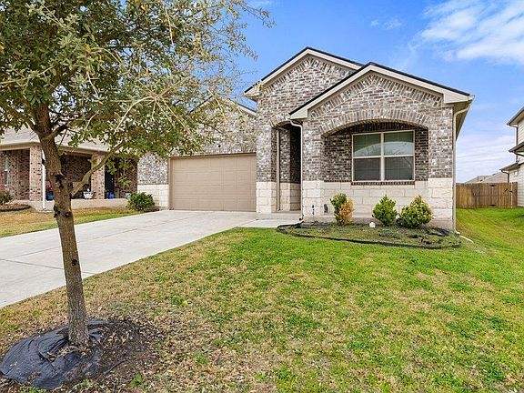 3rd image of 204 Rochester Ln