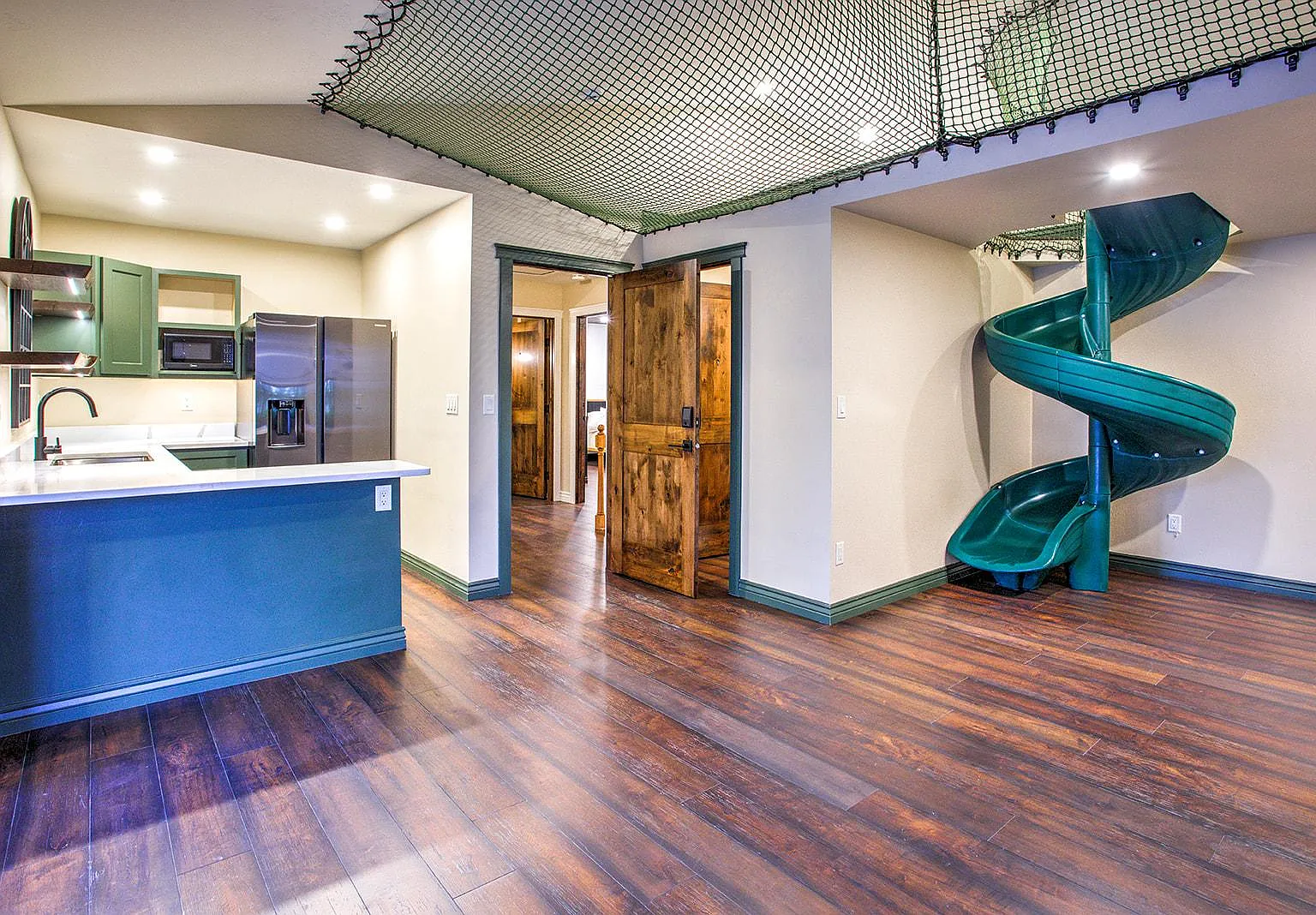 1 bed, 4000 sqft, $1,400 — Photo 1