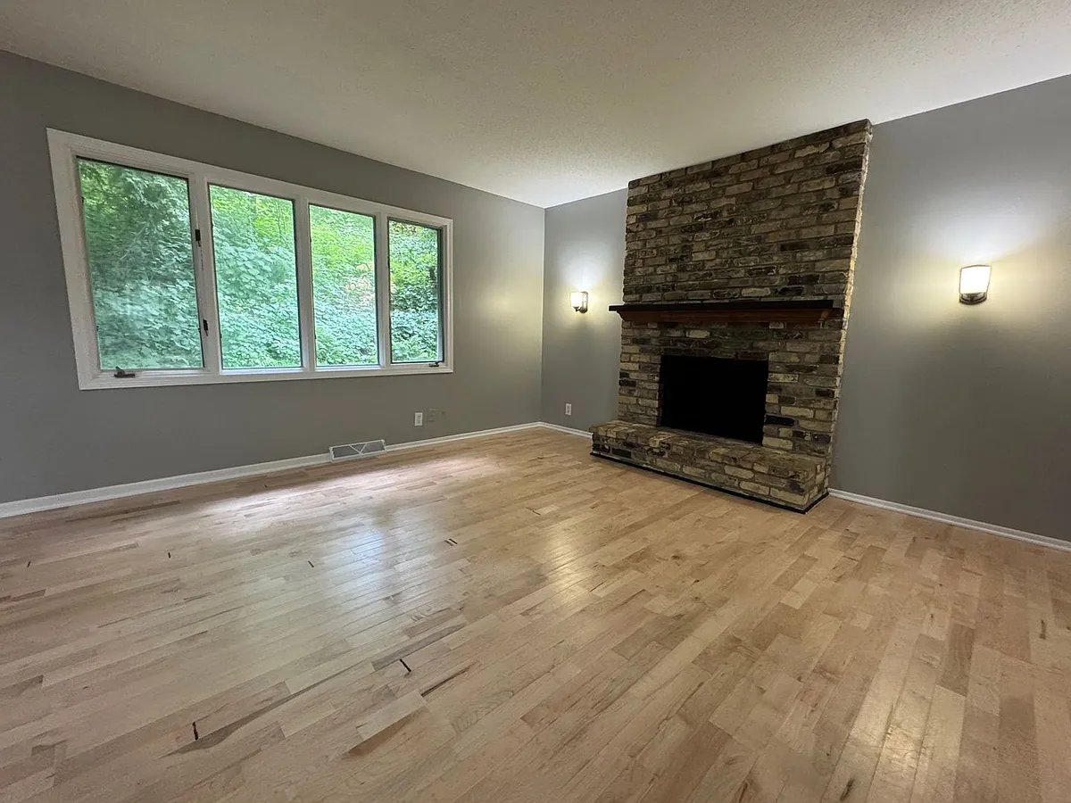 Building Photo - 3405 Brookview Dr