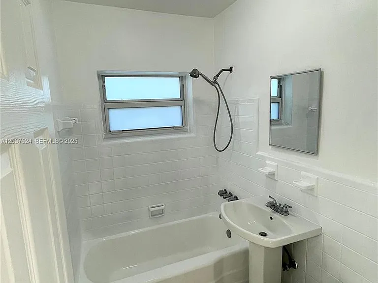 1501 NE 173rd St — Photo 9