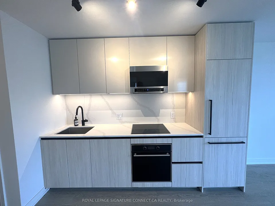 425 Front St E #805