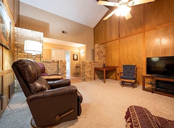 5th image of 104 Camelot Dr