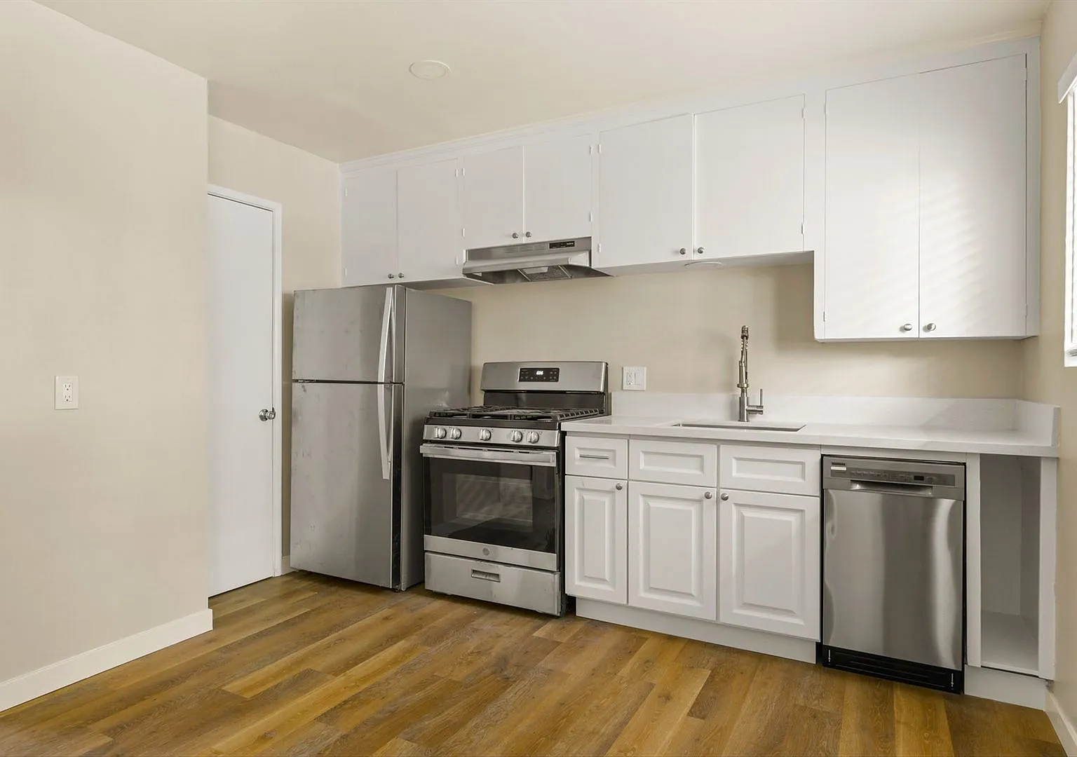 130 W Padre St — Photo 2
