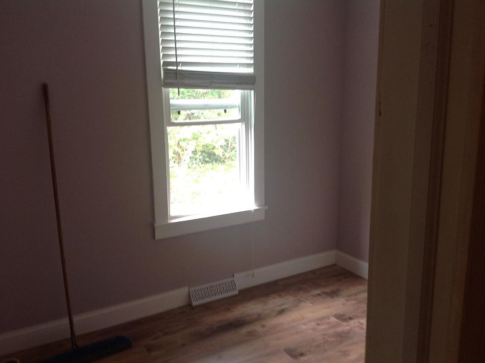 1st image of 10 W 11th St