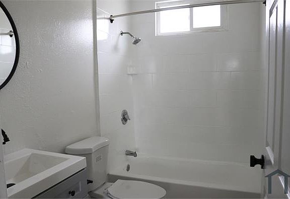 3rd image of 11116 S Figueroa St APT 3