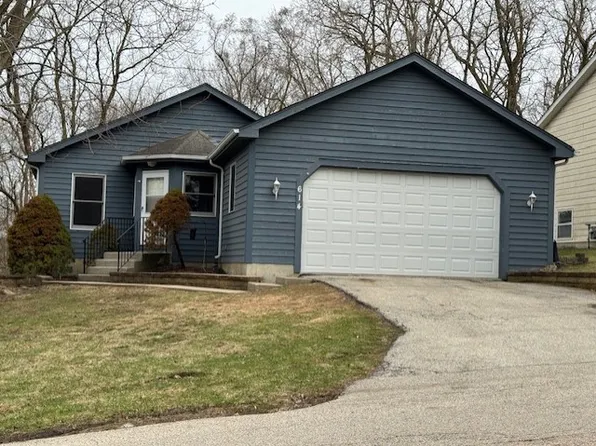 614 Lake Shore Blvd, Wauconda, IL 60084