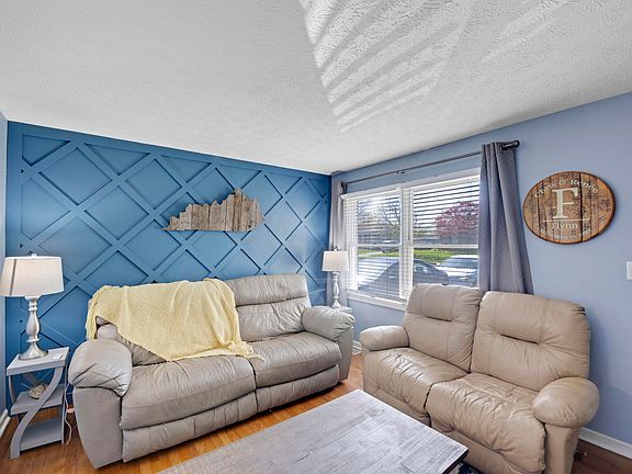 3rd image of 112 Lauren Dr