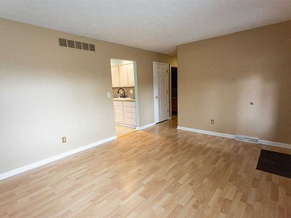 4th image of 3050 Bellflower Ct