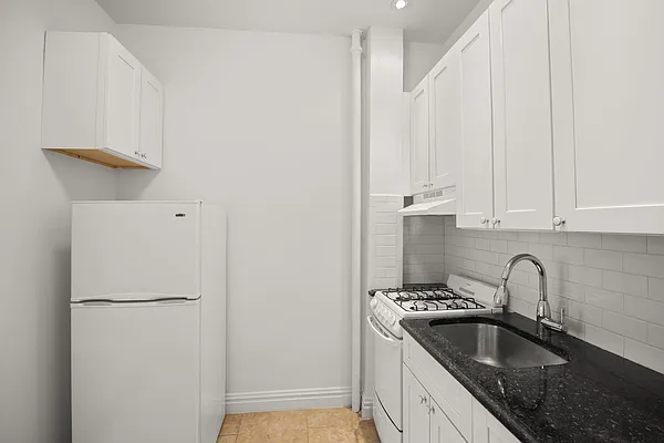 Rented by Cooper & Cooper Real Estate | media 7