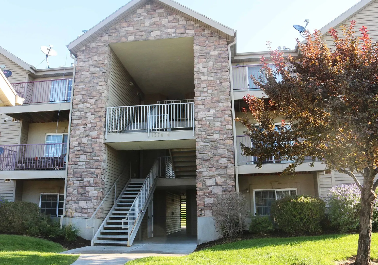 Top Level Westbury Condo for Rent! — Photo 1