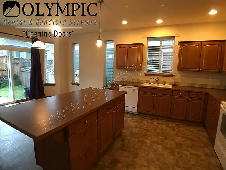 Kitchen (2 of 3)