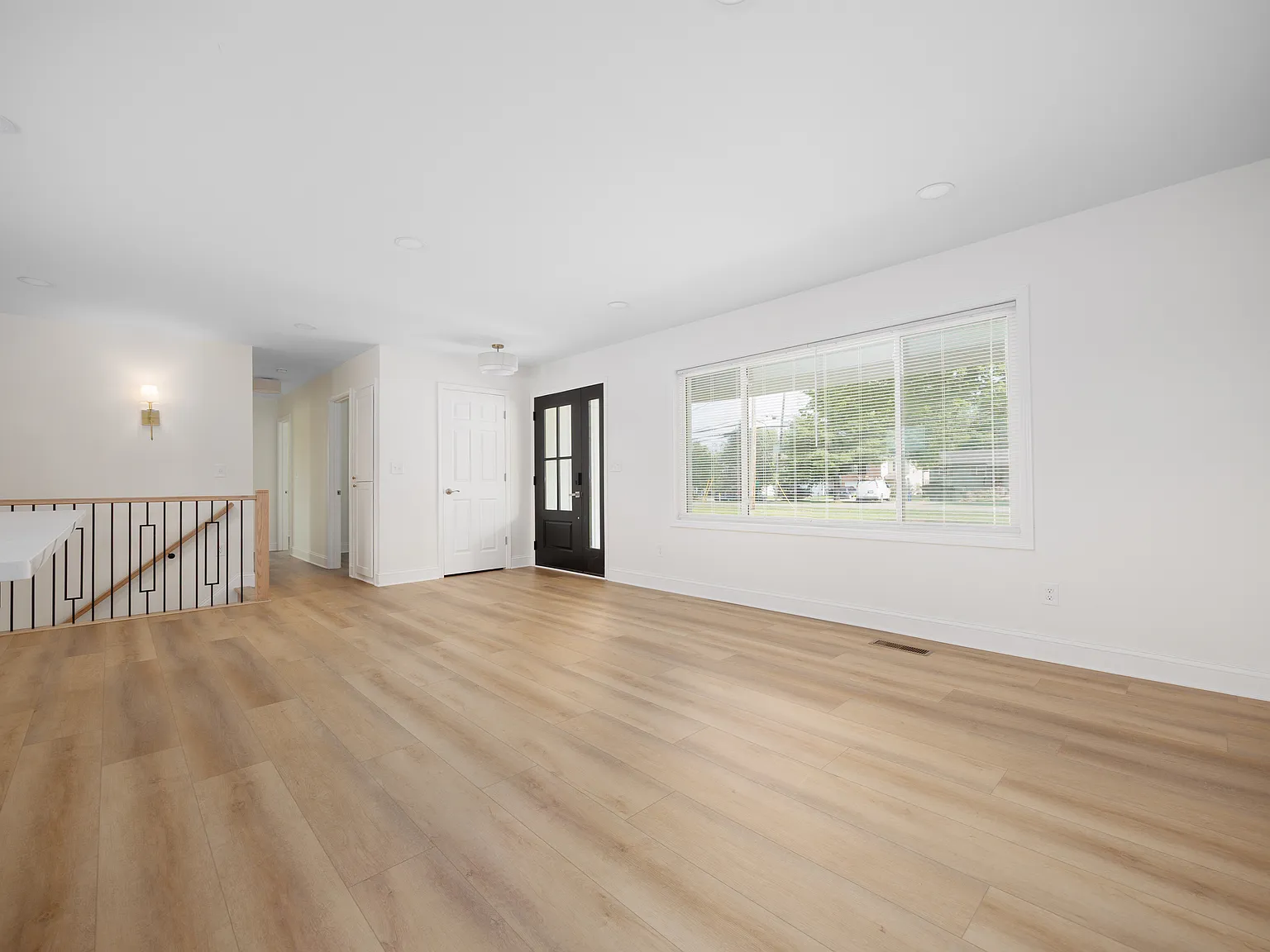 3 bed, 2263 sqft, $2,600 — Photo 2