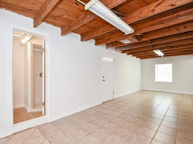 1525 Studewood St — Photo 16