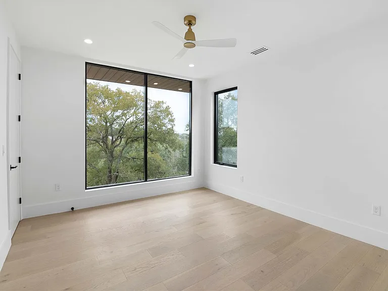 2401 Oakhaven Cir — Photo 27