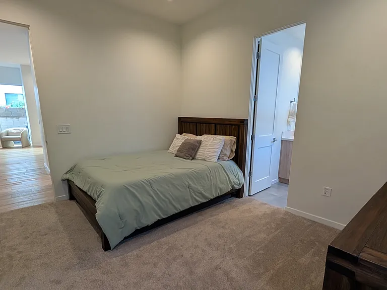 1730 E Winchcomb Dr — Photo 6