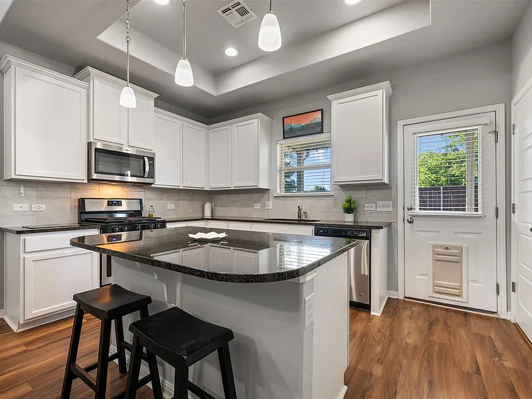 1404 Jenkins Bnd #11 — Photo 11