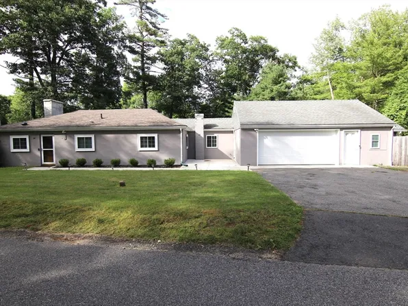 90 Oakwood Rd, Brimfield, MA 01010