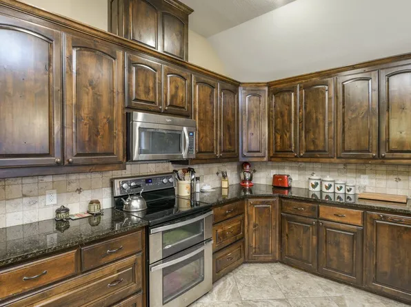 213 W 3rd St, Kennedale, TX 76060