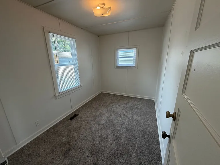 4611 N Adams St — Photo 11