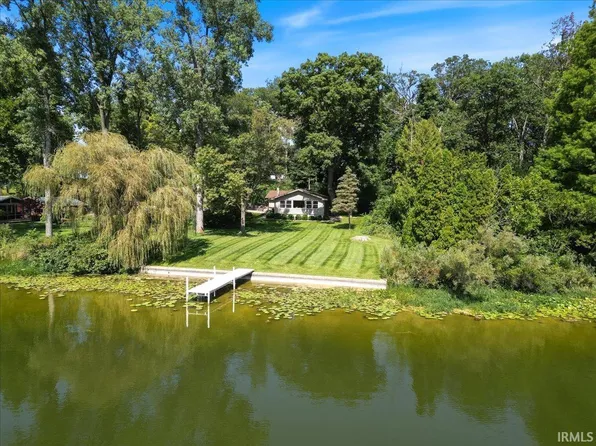 676 S Lakeshore Dr, Kimmell, IN 46760