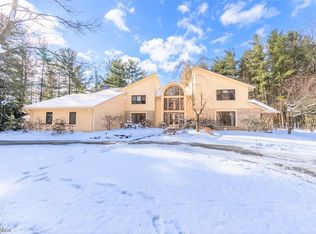 20 W Juniper Ln, Moreland Hills, OH