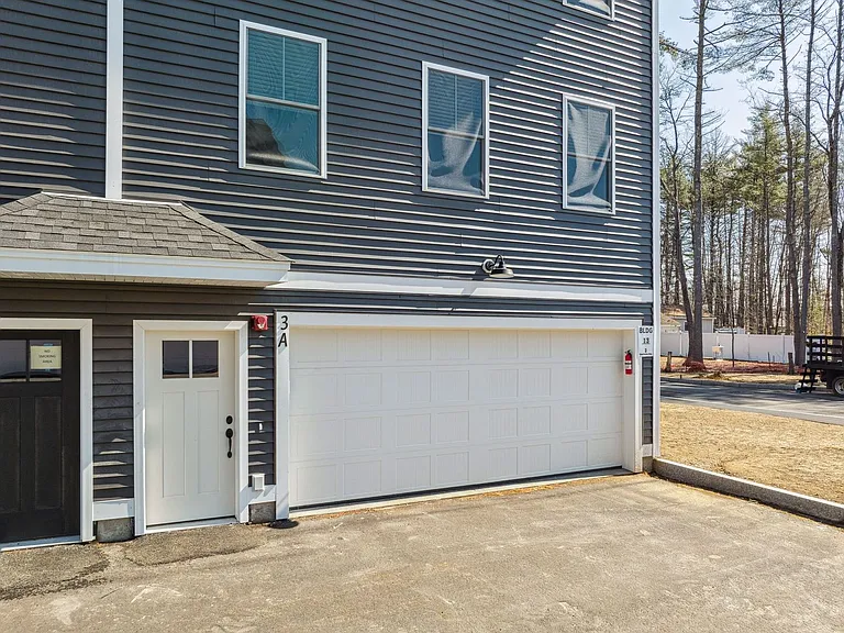 Bayberry Commons- 3 Bedroom 2.5 Bath Townhomes with 2 Car Garage — Photo 96