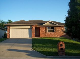 122 W Silver Oak St, Nixa, MO 65714