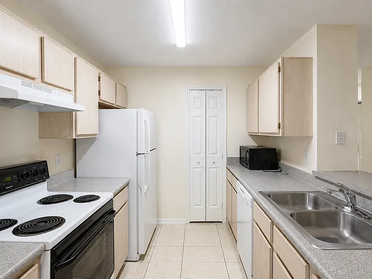 7428 Vista Way #104 — Photo 7