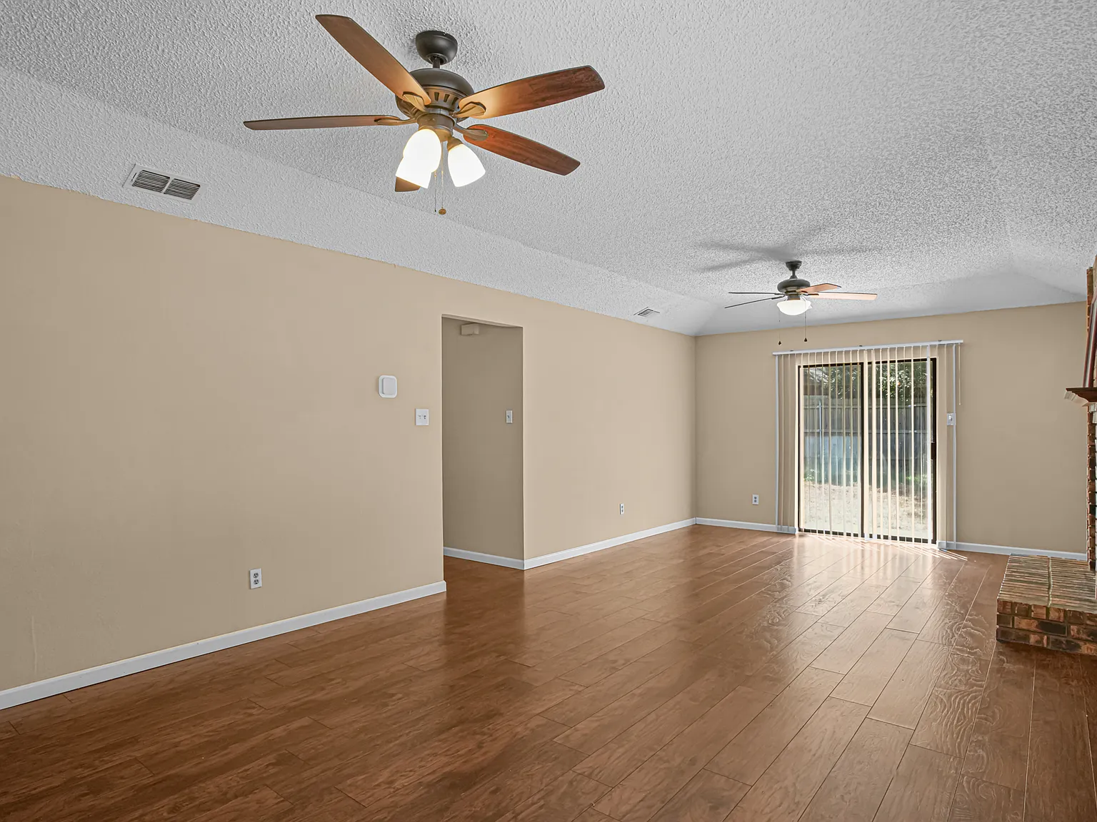 3 bed, 1482 sqft, $1,995 — Photo 3