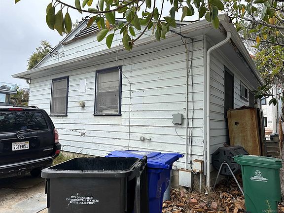 5th image of 803 Vanitie Ct