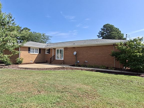 2nd image of 424 Lagrange Rd