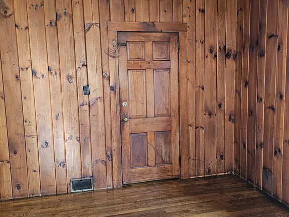 5th image of 124 W Elm St #2