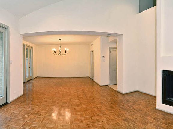 2nd image of 4001 N New Braunfels Ave #1610B