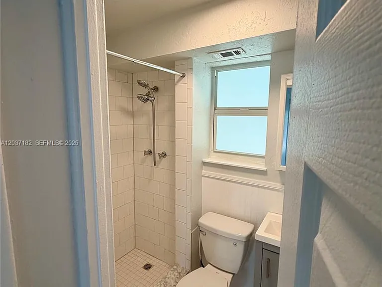 2809 NE 6th Ln #2809 — Photo 14