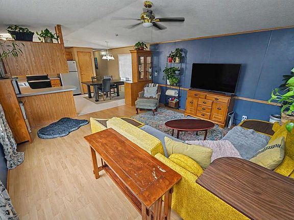 4th image of 12123 W 98th St