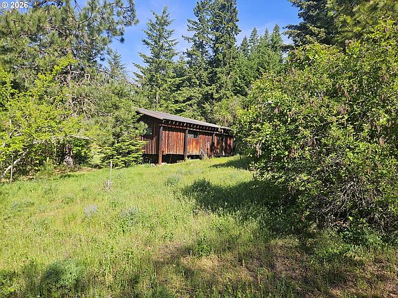 4th image of 983 Snowden Rd