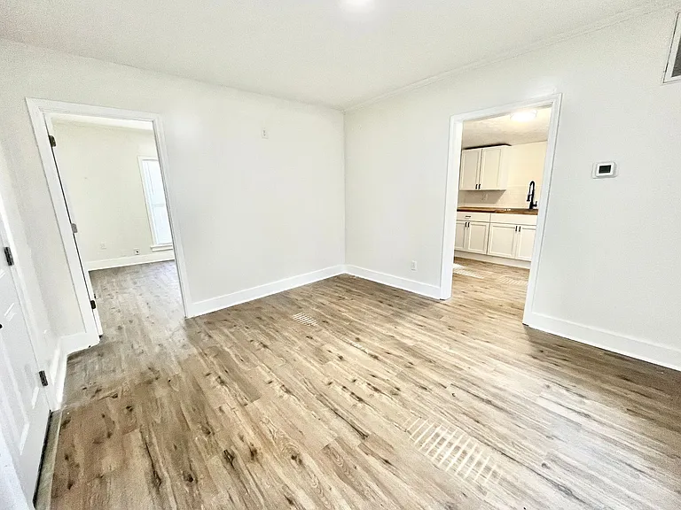 1118 W Whitney Ave — Photo 6