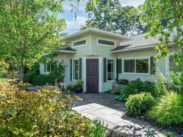 141 Cherry St, Silverton, OR 97381