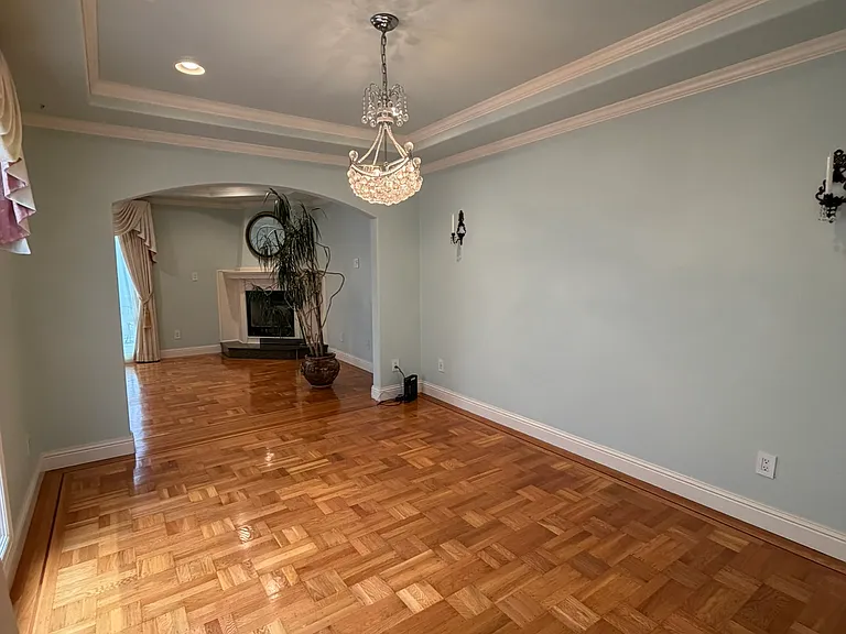 610 Prague St — Photo 4