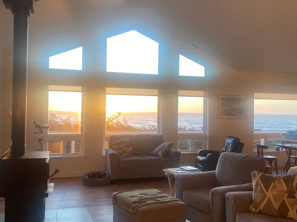 30740 Old Coast Rd, Gold Beach, OR 97444