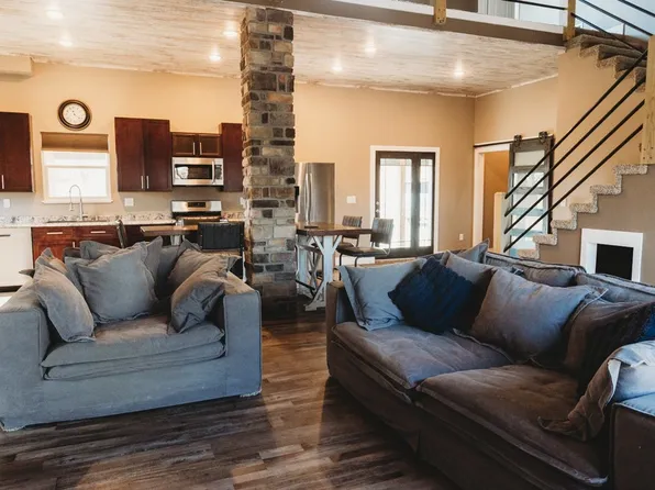 8433 Tulip St, Dexter, IA 50070