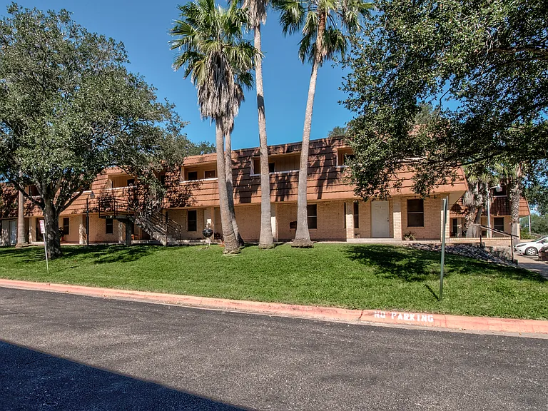 Arroyo Apartments — Photo 20