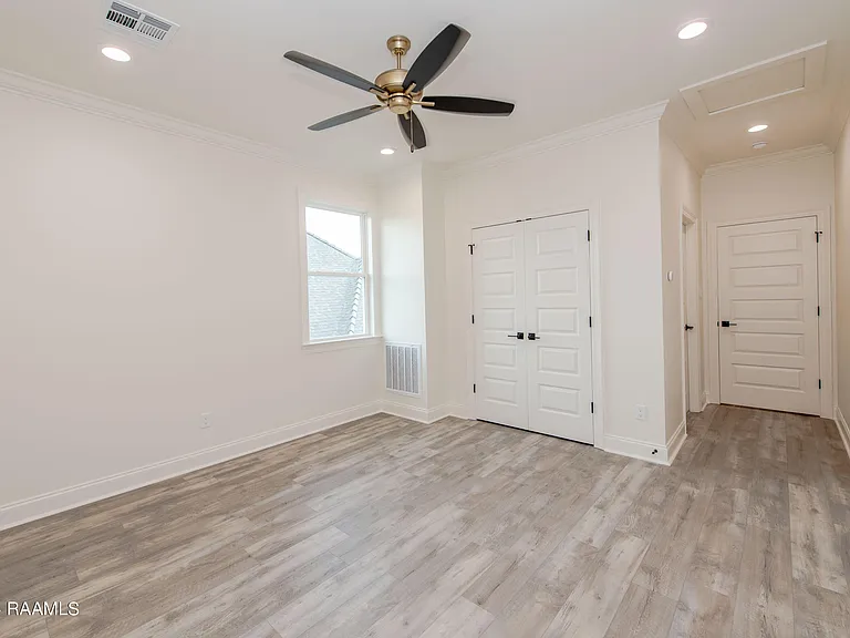 424 Dunvegan Ct — Photo 29